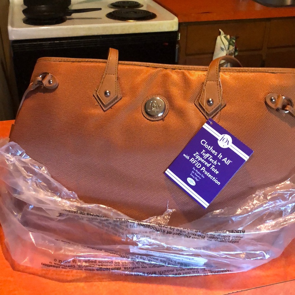 Zippered tote
